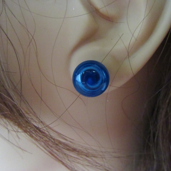 Blue swirled glass stud pierced earrings - Picture 2 of 4